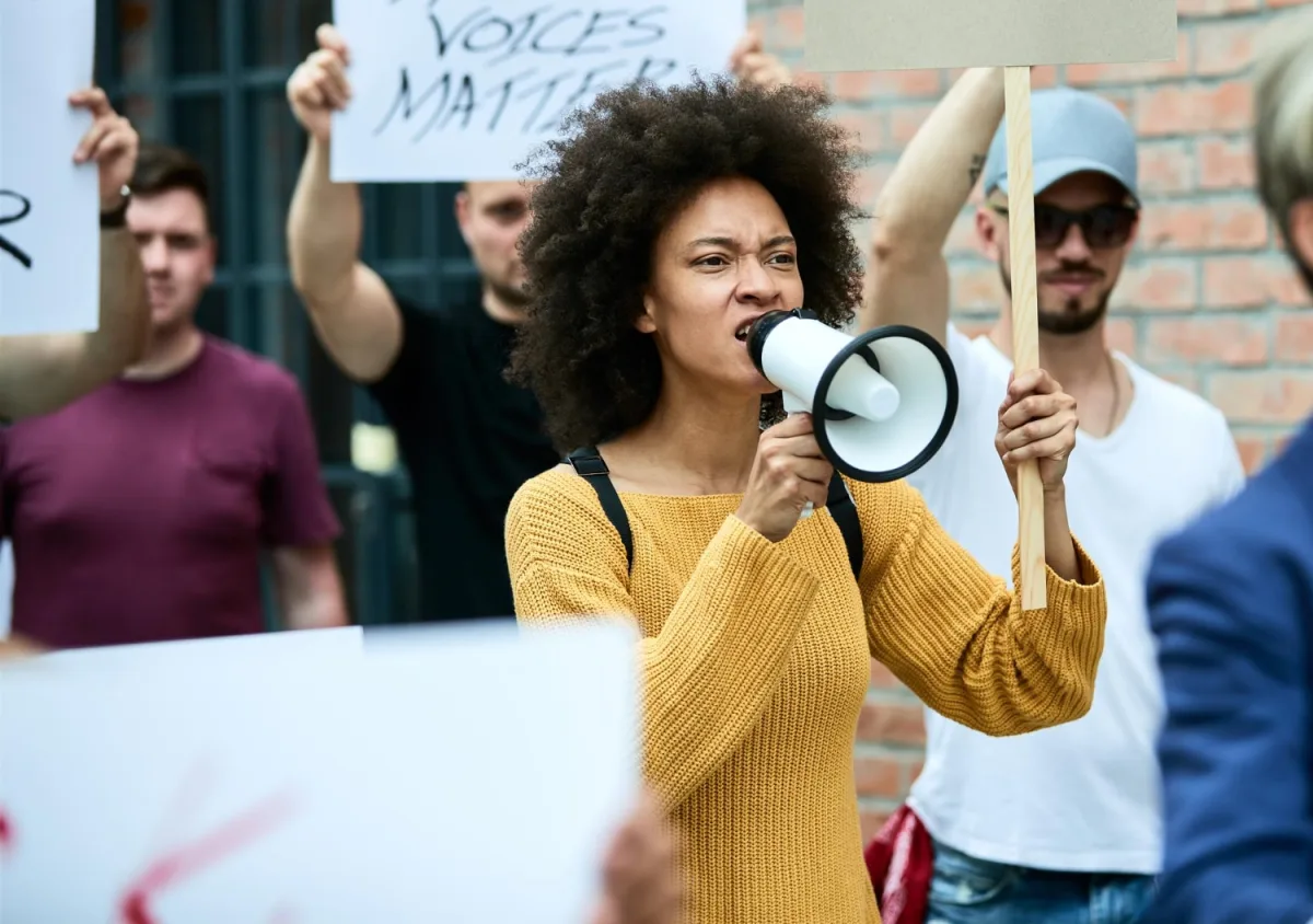 Public protests against federal benefit cuts